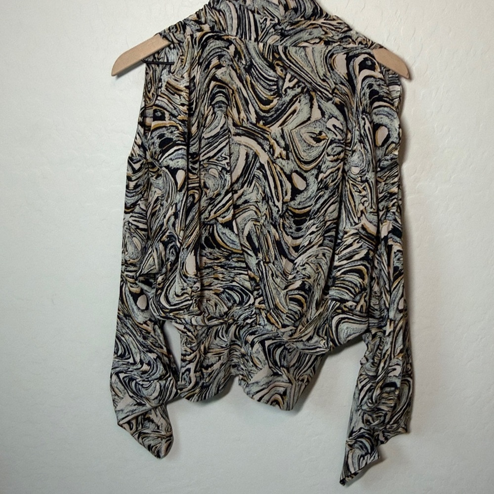 IRO Paris 100% Silk Marble Abstract Cold Shoulder Blouse Size 40 - Picture 6 of 8